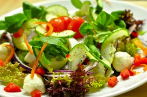 Rychlý superzdravý salát s konopným semínkem (1 porce) 